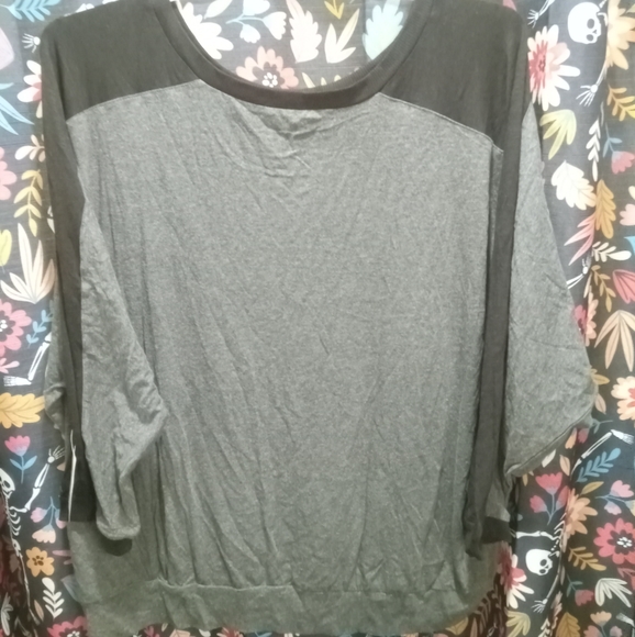 NWT TORRID Black&Grey Super Soft Striped Dolman Top Torrid size 3 (22-24) - Picture 4 of 4